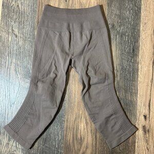 Lululemon Flow & Go Crop Cool Cocoa Women's Size 6 in Excellent Condition!